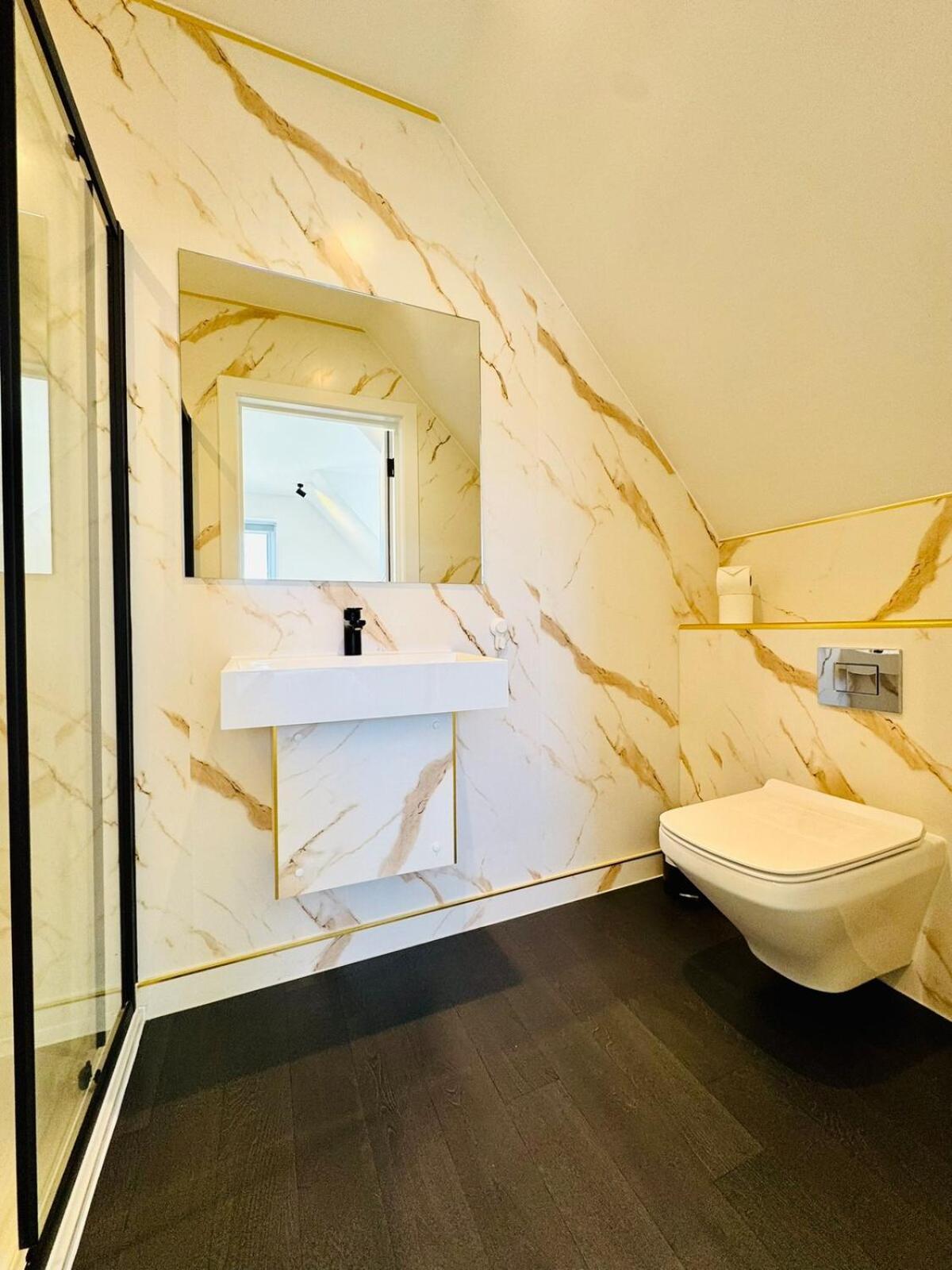 Apartment Big Penthouse - 3-bedroom - 2-bathroom - Sleeps 8 Bournemouth