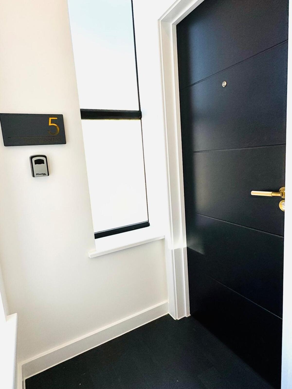 Big Penthouse - 3-bedroom - 2-bathroom - Sleeps 8 Apartment